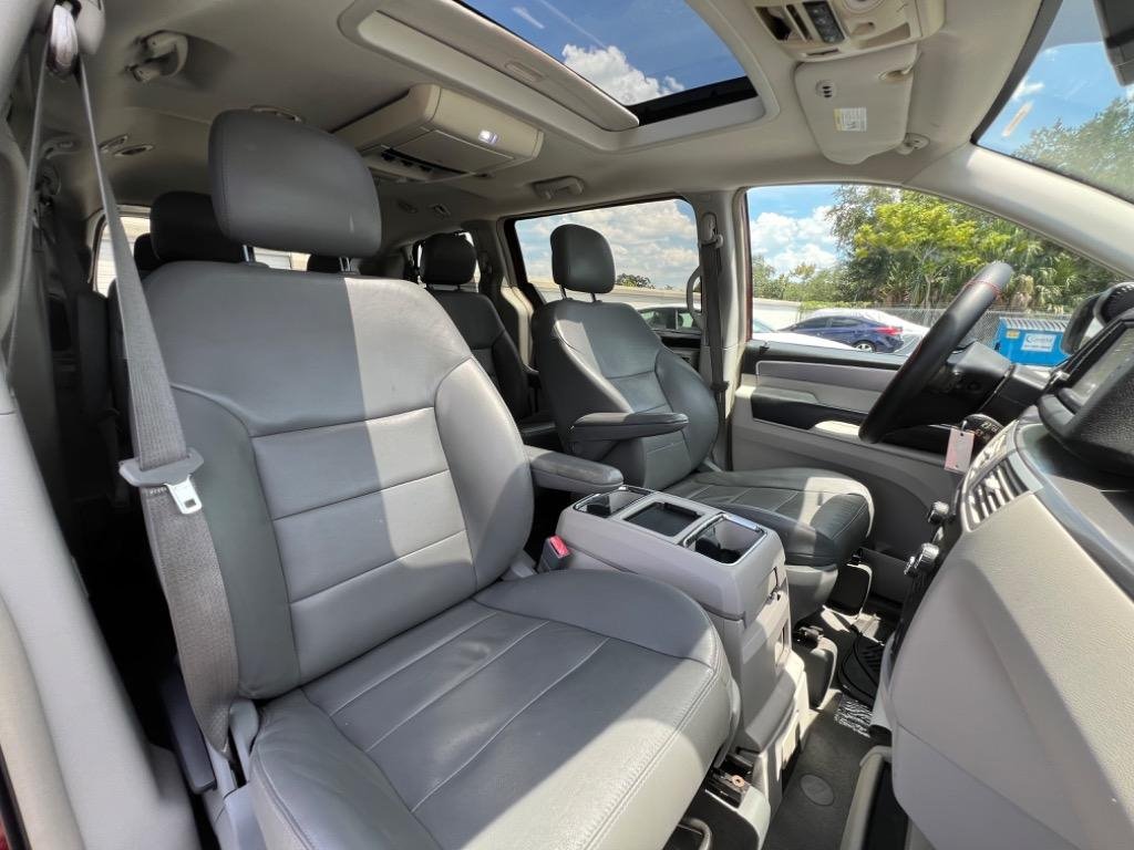2012 Volkswagen Routan SEL - Photo 25