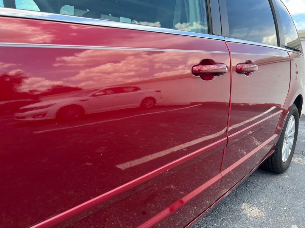 2012 Volkswagen Routan SEL - Photo 6
