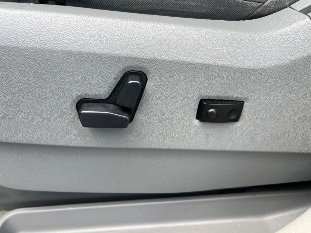 2012 Volkswagen Routan SEL - Photo 16