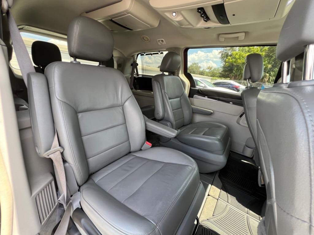2012 Volkswagen Routan SEL - Photo 22