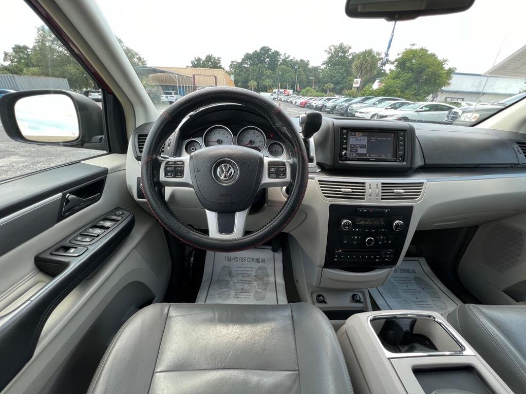 2012 Volkswagen Routan SEL - Photo 13