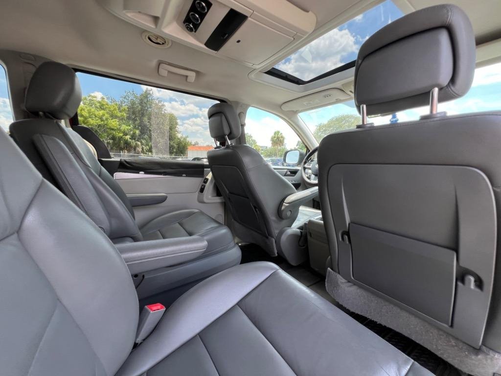 2012 Volkswagen Routan SEL - Photo 23